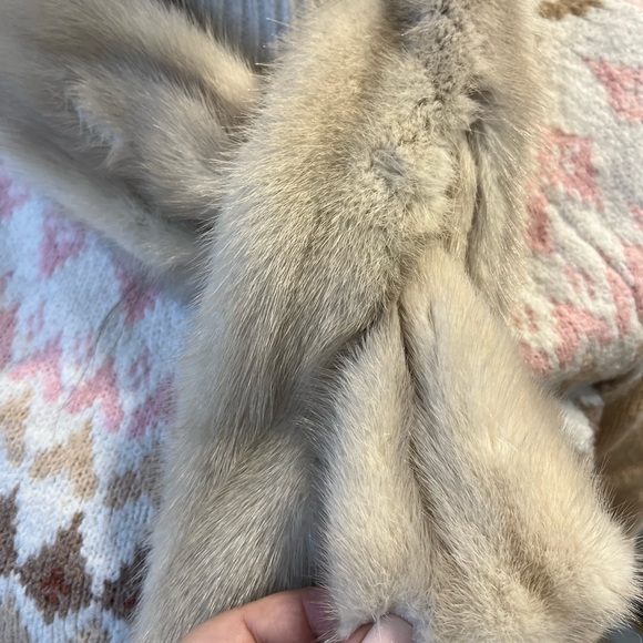 Beige & cool tones mink slit scarf - Picture 2 of 4